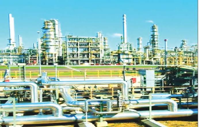 DANGOTE REFINERY IMPORTS CRUDE AMIDST LOAN-FOR-OIL DEALS